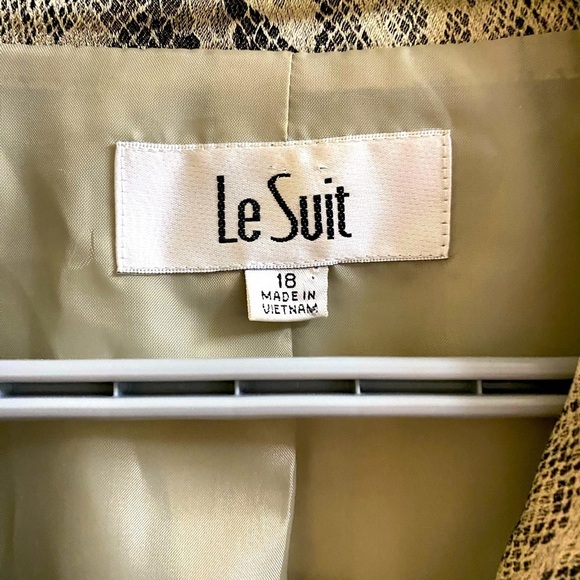 Le Suit Lace/Snakeskin Design Jacket with Matching Skirt Shimmery Tan & Black 18 - Picture 4 of 12